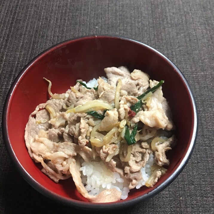 豚もやしニラ丼 レシピ 作り方 By テンフォン 楽天レシピ 豚もやしニラ丼 レシピ 作り方 By テンフォン 楽天レシピ